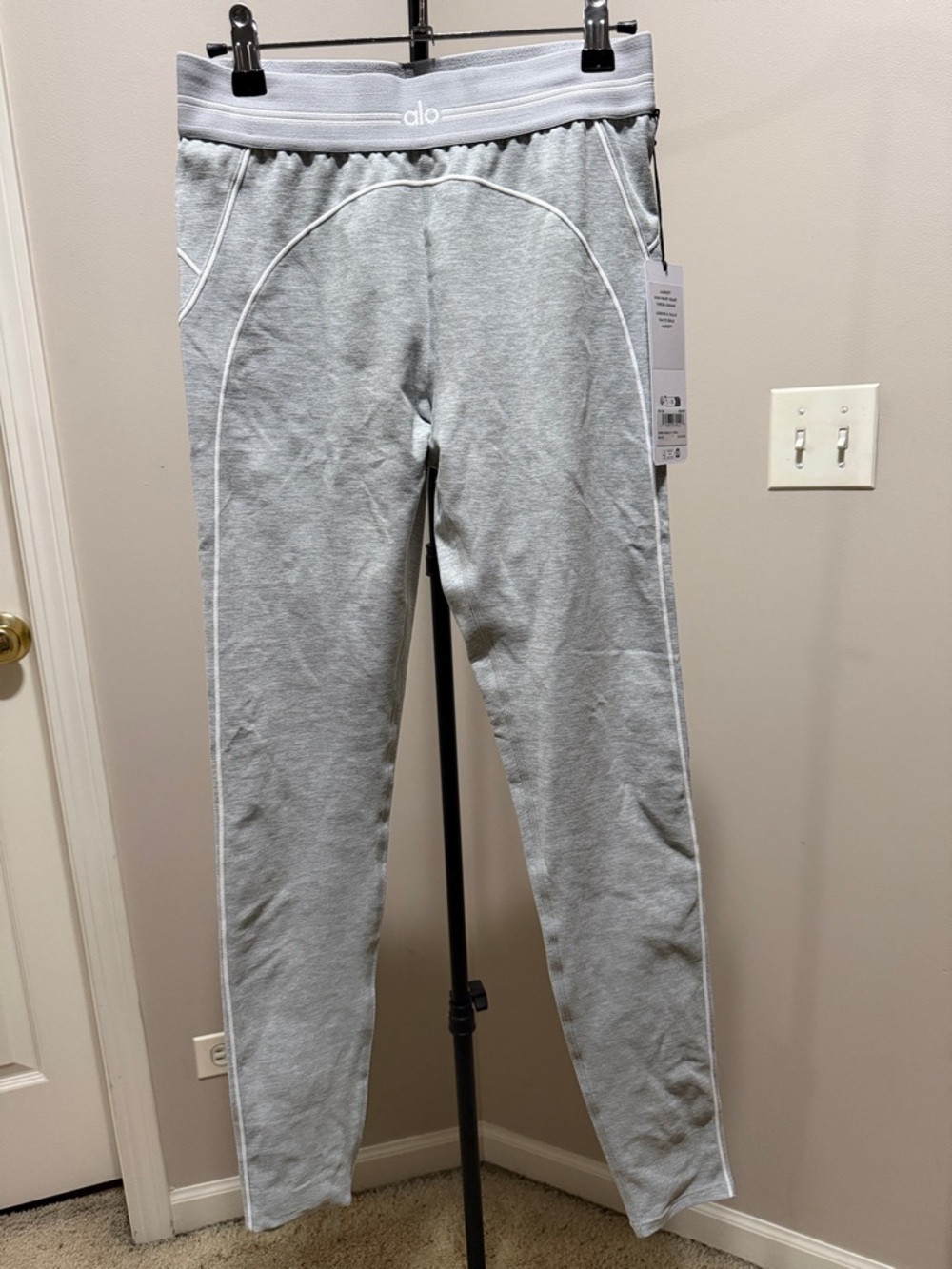 ALO Yoga Alosoft High Waist Heart Throb Leggings in Heather Grey/White:M - Picture 3 of 8